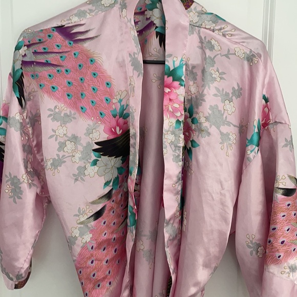 Beautiful pink silk kimono - Picture 3 of 4